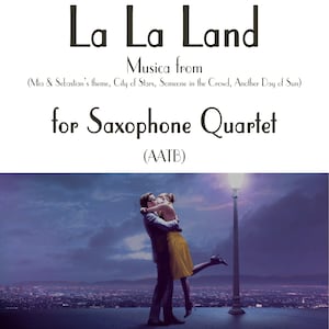 Op de afbeelding: Een poster voor een saxofoonkwartet-arrangement van muziek uit de film "La La Land". De poster toont een stel dat elkaar kust voor een nachtelijke stadsgezicht. De titel "La La Land" staat in grote, vetgedrukte letters bovenaan de poster. De tekst "Musica from" staat onder de titel, gevolgd door een lijst met nummers uit de film. De tekst "for Saxophone Quartet" staat in grote, vetgedrukte letters onder de lijst met nummers. De tekst "(AATB)" staat tussen haakjes onder de tekst "for Saxophone Quartet".