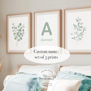 Juego de 3 impresiones de pared para habitación infantil en verde salvia: impresiones personalizadas de iniciales y nombres de bebé, decoración minimalista para habitación infantil en eucalipto - Descarga digital en acuarela