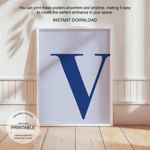 Arte de pared azul, póster con la letra V, decoración de habitación preppy, impresión inicial V, lindo arte de pared azul, impresión de una sola letra, decoración de dormitorio, arte de pared imprimible