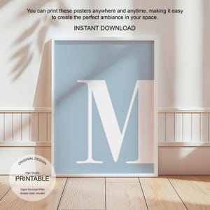 Arte de pared azul, póster con la letra M, decoración de habitación preppy, impresión inicial M, lindo arte de pared azul, impresión de una sola letra, decoración de dormitorio, arte de pared imprimible