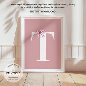 Póster de letra T con arte de pared rosa, decoración de habitación preppy, impresión inicial T, bonito arte de pared rosa, impresión de una sola letra, póster de lazos de moda, arte de pared imprimible