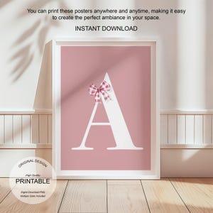 Póster de letra A con arte de pared rosa, decoración de habitación preppy, impresión inicial A, bonito arte de pared rosa, impresión de una sola letra, póster de lazos de moda, arte de pared imprimible