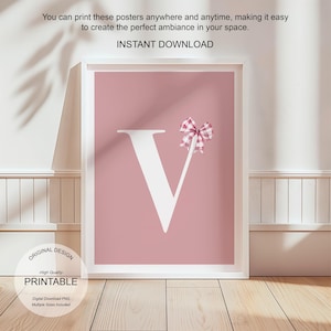 Póster de letra V con arte de pared rosa, decoración de habitación preppy, impresión inicial V, bonito arte de pared rosa, impresión de una sola letra, póster de lazos de moda, arte de pared imprimible