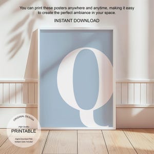 Arte de pared azul, póster con la letra Q, decoración de habitación preppy, impresión inicial Q, lindo arte de pared azul, impresión de una sola letra, decoración de dormitorio, arte de pared imprimible
