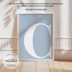 Arte de pared azul, póster con la letra C, decoración de habitación preppy, impresión inicial C, lindo arte de pared azul, impresión de una sola letra, decoración de dormitorio, arte de pared imprimible