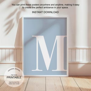 Arte de pared azul, póster con la letra M, decoración de habitación preppy, impresión inicial M, lindo arte de pared azul, impresión de una sola letra, decoración de dormitorio, arte de pared imprimible
