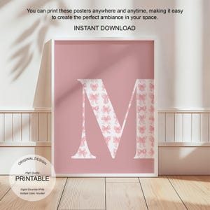 Arte de pared rosa, póster con la letra M, decoración de habitación preppy, impresión inicial M, lindo arte de pared rosa, impresión de una sola letra, decoración de dormitorio, arte de pared imprimible