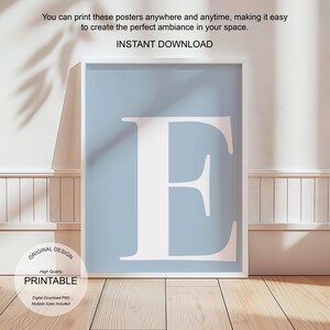 Arte de pared azul, póster con la letra E, decoración de habitación preppy, impresión inicial E, lindo arte de pared azul, impresión de una sola letra, decoración de dormitorio, arte de pared imprimible
