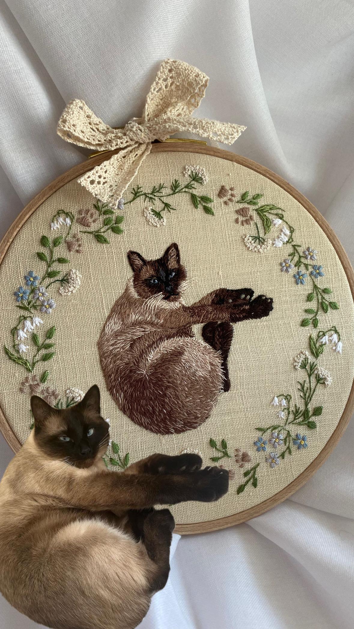 Aangepast huisdier borduurwerk portret – gepersonaliseerde hond of kat hoepelkunst en broche – huisdier herdenkingscadeau