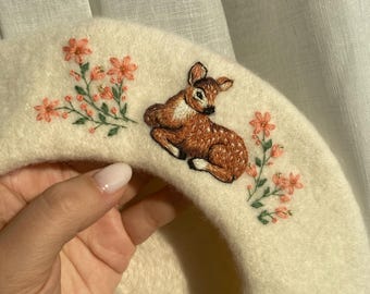 Op maat gemaakte geborduurde baret gepersonaliseerde wollen muts voor kinderen en volwassenen Uniek handgemaakt cadeau Bloemen- of huisdierportret