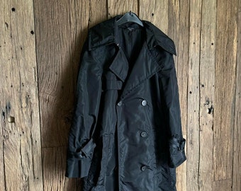Archive Vintage 2004 Gucci by Tom Ford Gabardina de nailon con cinturón y doble botonadura para mujer, talla S