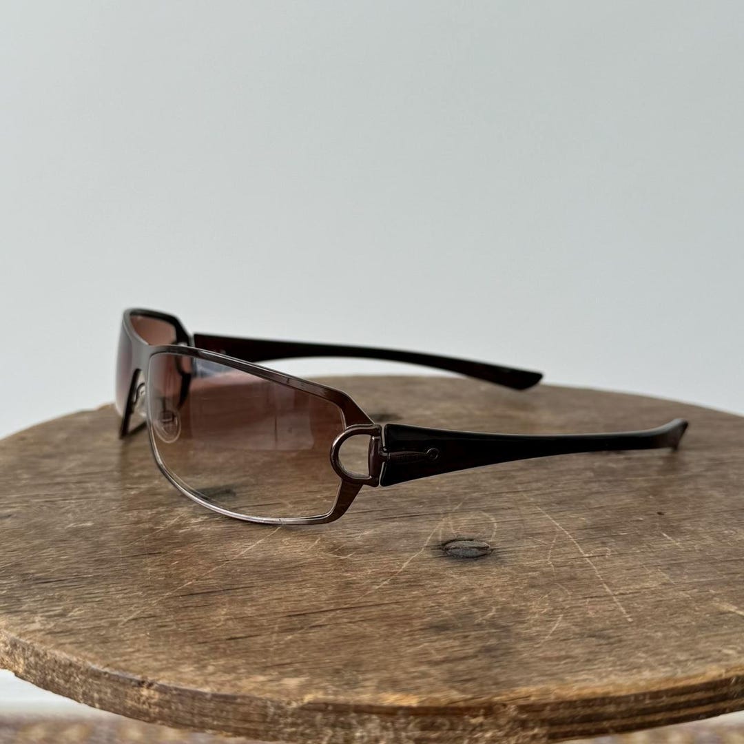 2000s Vintage GUCCI AW05 Logo Mask Sunglasses GG2711/S Y2K 2000s Vintage GUCCI AW05 Logo Mask Sunglasses GG2711/S Y2K