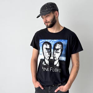 Vintage 00s Pink Floyd “The Division Bell” Band T-Shirt – Y2K Rock Graphic Tee – Retro Tour Concert Shirt – Size M