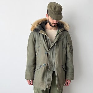 Vintage 1970s Military Fur Parka / Button up Jacket / US