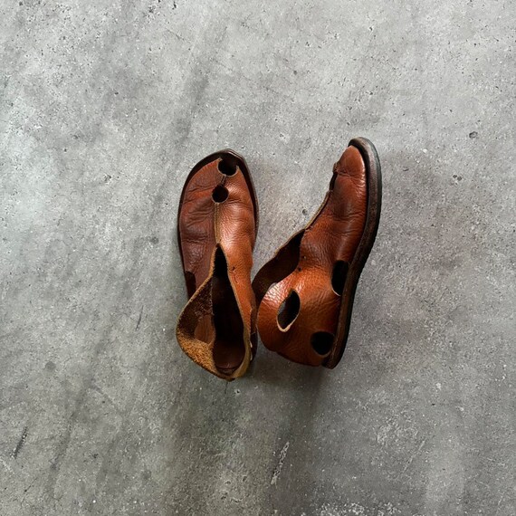 Cydwoq Women Futuristic Leather Brown Moccasin Sandals Unique 