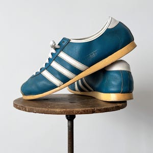 Chaussures Adidas Rekord bleu « Made in Yugoslavia » vintage des années 1970 - Rares baskets de collection rétro - Taille 8,5
