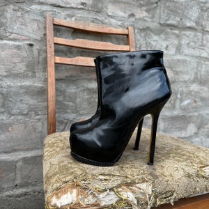 Women's Yves Saint Laurent YSL Rive Gauche Embossed Leather Tribute Ankle Heel Boots Leather Size 38 Avant Garde Designer Vintage Retro 00s