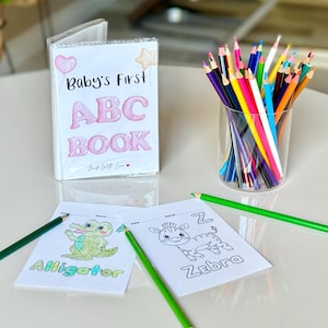 ベビーシャワー用ABCぬり絵、赤ちゃんの初めてのABCブック、女の子用ベビーシャワー用アルファベットブック、ゲストブックの代替品、ベビーシャワー用ゲームやアクティビティ