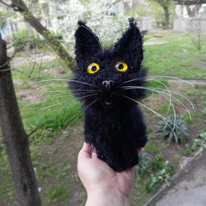 Figurine de chat duveteux, figurine de chat noir, chat amigurumi en peluche, peluche réaliste pour animal de compagnie
