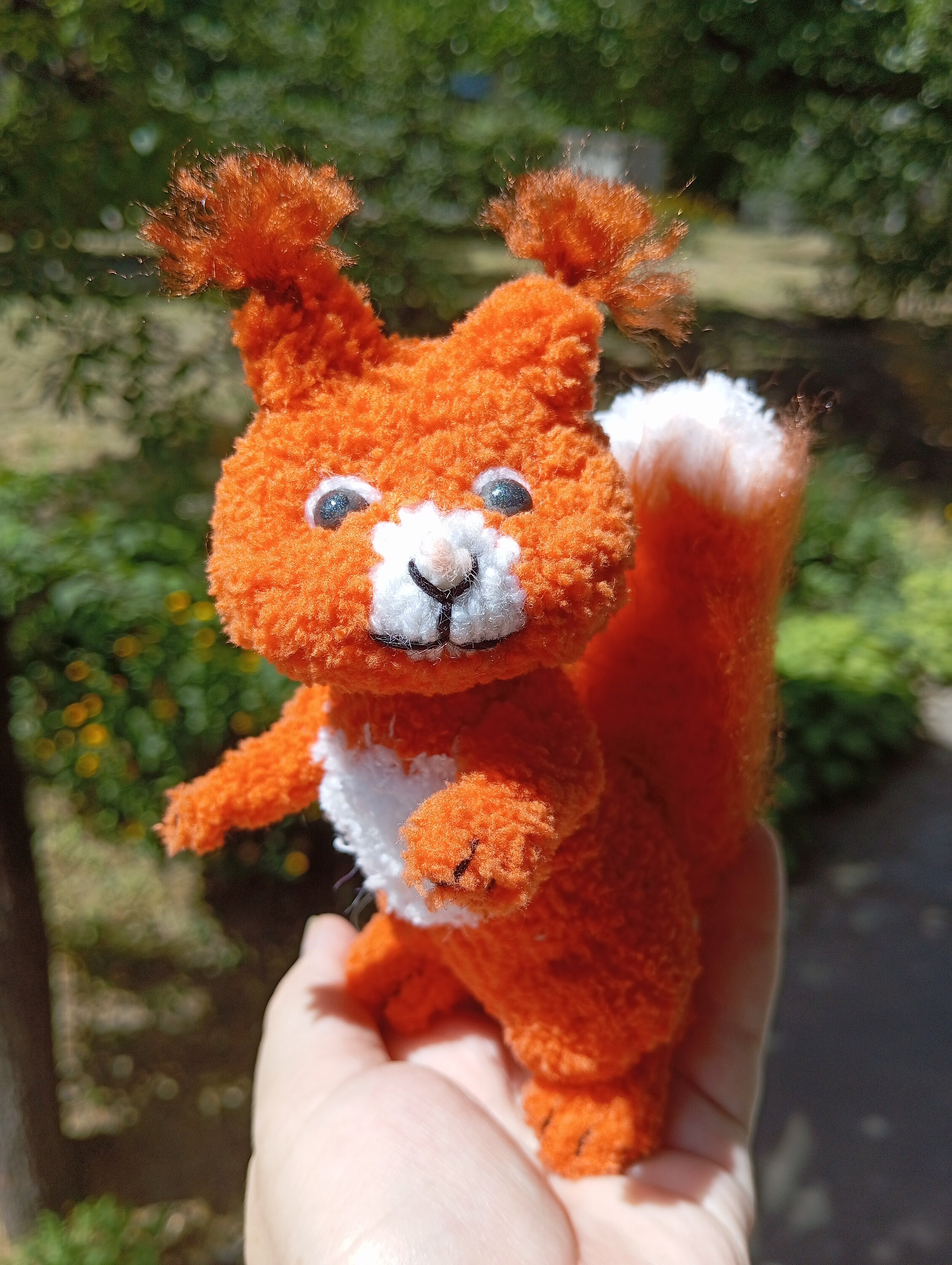 Figurina di scoiattolo di peluche, piccolo scoiattolo di peluche, animale di peluche lavorato a maglia - Italia