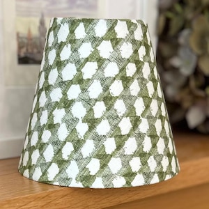 Clip pour bougie Fermoie, osier vert imprimé lin 14 cm, abat-jour 5,1/2 po.