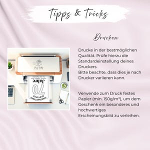 May include: A white printer with a wooden top is printing a black and white document with the number 70. The document also has the words "Jahre" and "Oldtimer". The image has text in German.