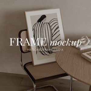 Maqueta de marco ISO A One en el interior de una casa japonesa, maqueta de póster minimalista, maqueta de marco estético para arte e impresiones, maqueta de arte de pared PSD