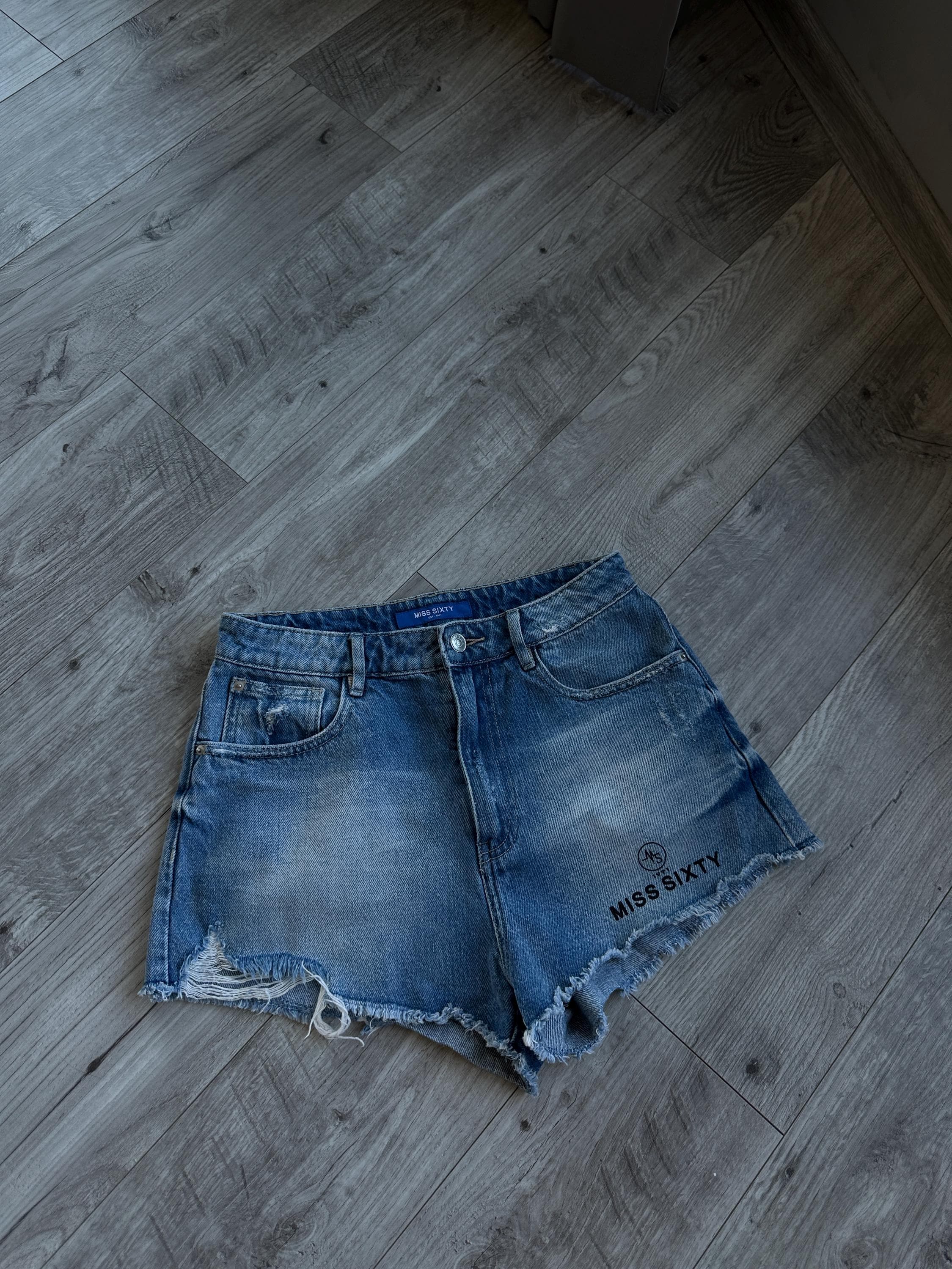 Short En Jean MISS SIXTY Taille 10 Occasion Très Bon état - Style Cool Avec Enveloppe à La Taille