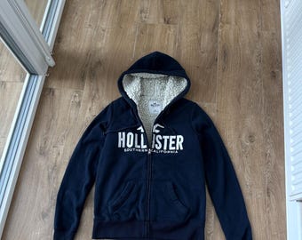 Sudadera con capucha Hollister Y2K de piel sintética tipo sherpa con logo bordado para mujer. Talla: XS