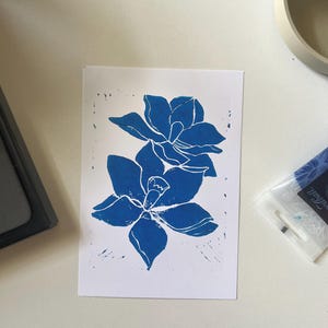 Linogravure faite main fleur de magnolia du Sud | Cadeau de fête des mères pour maman et grand-mère | Papier à lettres pour carte de voeux d'anniversaire