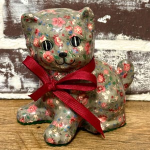 ビンテージ デコパージュ 猫; 花柄 陶器 猫; 猫の置物; 手作り 猫 