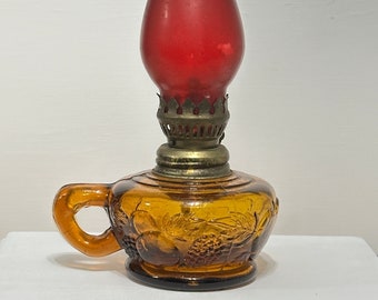 Vintage amberkleurige glazen olielamp met vingergreep; Miniatuur Boudoir-olielamp; Olielamp; Vintage verlichting; Kleine gouden Hong Kong-lantaarn uit de jaren 60