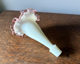 フェントン ホワイト ミルクガラス エパーニュ ホーン フラワー