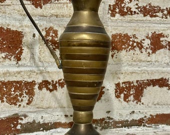Brocca in ottone vintage: vaso con design a nido d'ape, arredamento antico per la casa