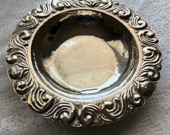 Ciotola in argento sterling con motivo floreale sbalzato a mano, marchio di garanzia AC 925, ciotola decorativa in argento sterling, piatto in argento sterling da 8 pollici