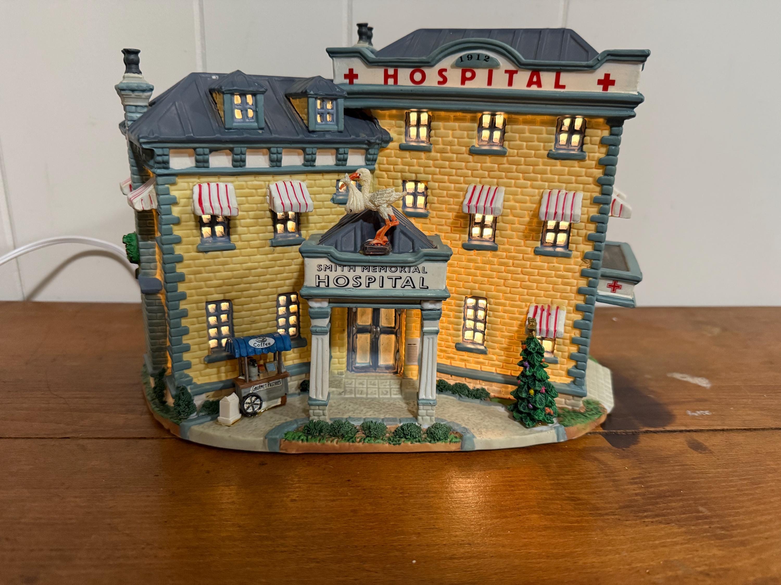 Lemax 35033 Bâtiment éclairé Du Village De Caddington - Maison Miniature Pour Village De Noël - Sur Piles