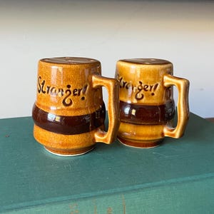 Vintage Dachshund Dog Mug Salt and Pepper Shaker Set: &quot;Hi Stranger&quot; Made in Japan
