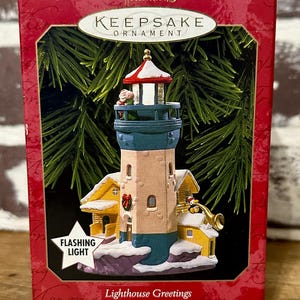 1999 Lighthouse Greetings #3; Magic Collectors Series; Hallmark Keepsake Ornaments; Rare Collectible; Flashing Beacon Light; Tower Views.