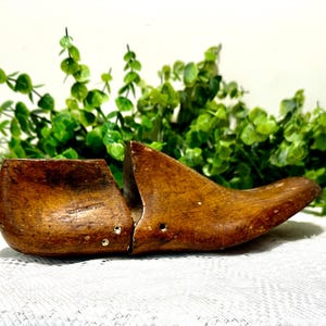 Vintage Wooden Shoe Form, Cobblers Shoemakers Foot Mold, Shoemakers Shoe Form, Industrial Decor, Antique Wood Shoe Form