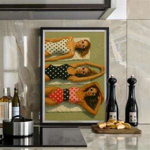 Póster vintage de playa con estampado de bikini de lunares, arte de pared femenino, estampado retro de verano, decoración de líneas bronceadas, póster oceánico, pintura al óleo costera minimalista
