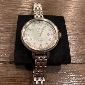 New! Vintage 2015 Fossil Mother of Pearl Day-Date 36mm Women\'s Quartz Watch NOS Fossil mother of Pearl face, Roman main image 2