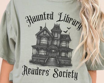 Haunted Library Readers Society shirt, boekenliefhebber Halloween-T-shirt, horror lezer cadeau, vleermuis achterkant print graphic tee, comfort kleuren gotisch shirt