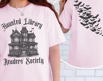 Gothic bibliotheekshirt, leesgrage Halloween-T-shirt, vleermuisrug print comfort kleuren shirt, Haunted Library graphic T-shirt, spooky reader boekenclub cadeau