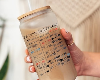 Tazza da caffè freddo con tessera della biblioteca, regalo per lettori per lei e per lui, bicchiere in vetro vintage con data di scadenza per il ritorno in biblioteca e cannuccia, tazza per amanti dei libri