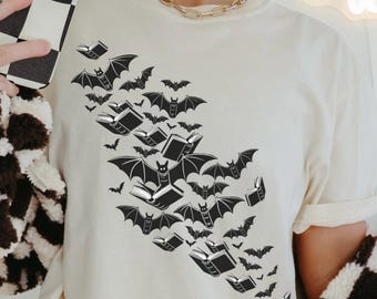 Vleermuis boeken shirt leesgrage Halloween comfort kleuren T-shirt, gotische leescadeau voor haar, trendy vleermuis jongen fantasy lezer griezelige boekenclub tshirt