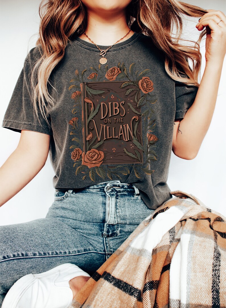 Dibs On the Villain Crewneck Sweatshirt, Dark Romance Reader Gift for Her Romantasy, Spicy Book Shirt, Booktok Smut Villain Lover Book Merch T-Shirt - Pepper