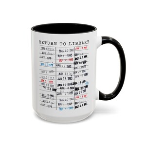 Taza "Regresar a la biblioteca", regalo vintage con fecha de entrega de libros para amantes de la lectura, taza de café con temática de libros, sello de bibliotecario, años 90, artículos nostálgicos de libros. imagen 5
