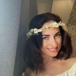 Boho Cream Flower Crown with Daisies – Dried & Preserved Flowers Head Wreath – Wedding, Photoshoot, Festival Hair Accessory