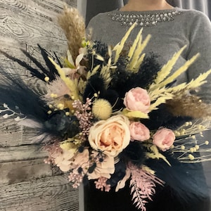 Ramo de boda azul marino rubor con cardo / Arreglo floral seco boho / Elegante ramo de novia rosa y azul marino para bodas