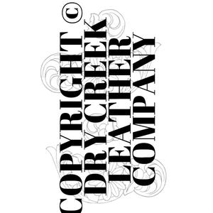 Puede incluir: Imagen en blanco y negro de un diseño floral estilizado con el texto "COPYRIGHT © DRY CREEK LEATHER COMPANY" en letras negras y en negrita.